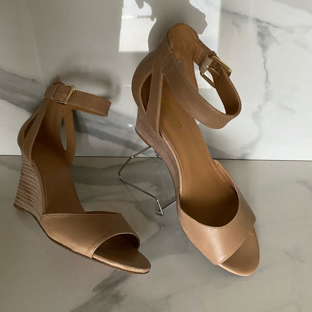 Nine West Model Floyd Nude Wedge Heels Open Toe Ankle Strap Size 8
